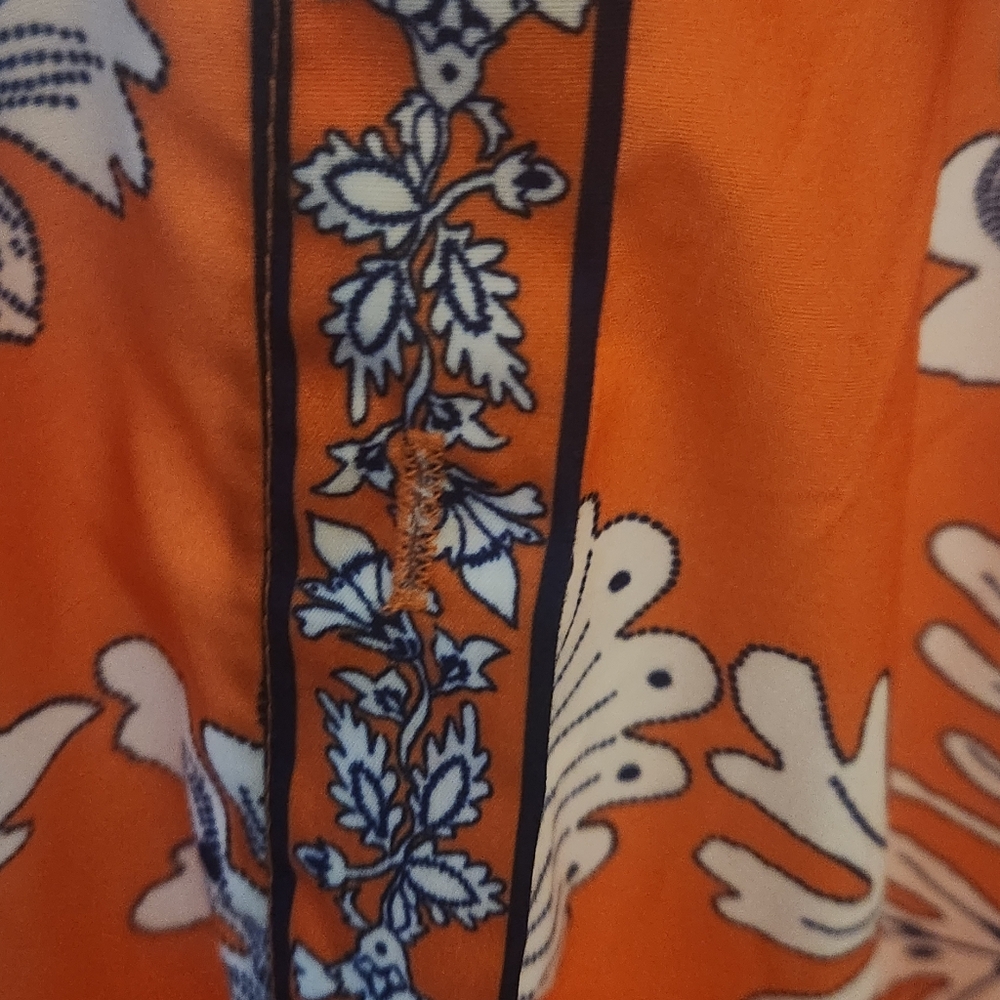 Women's Casual Chic Boutique Blouse - EUC - Picture 4 of 5
